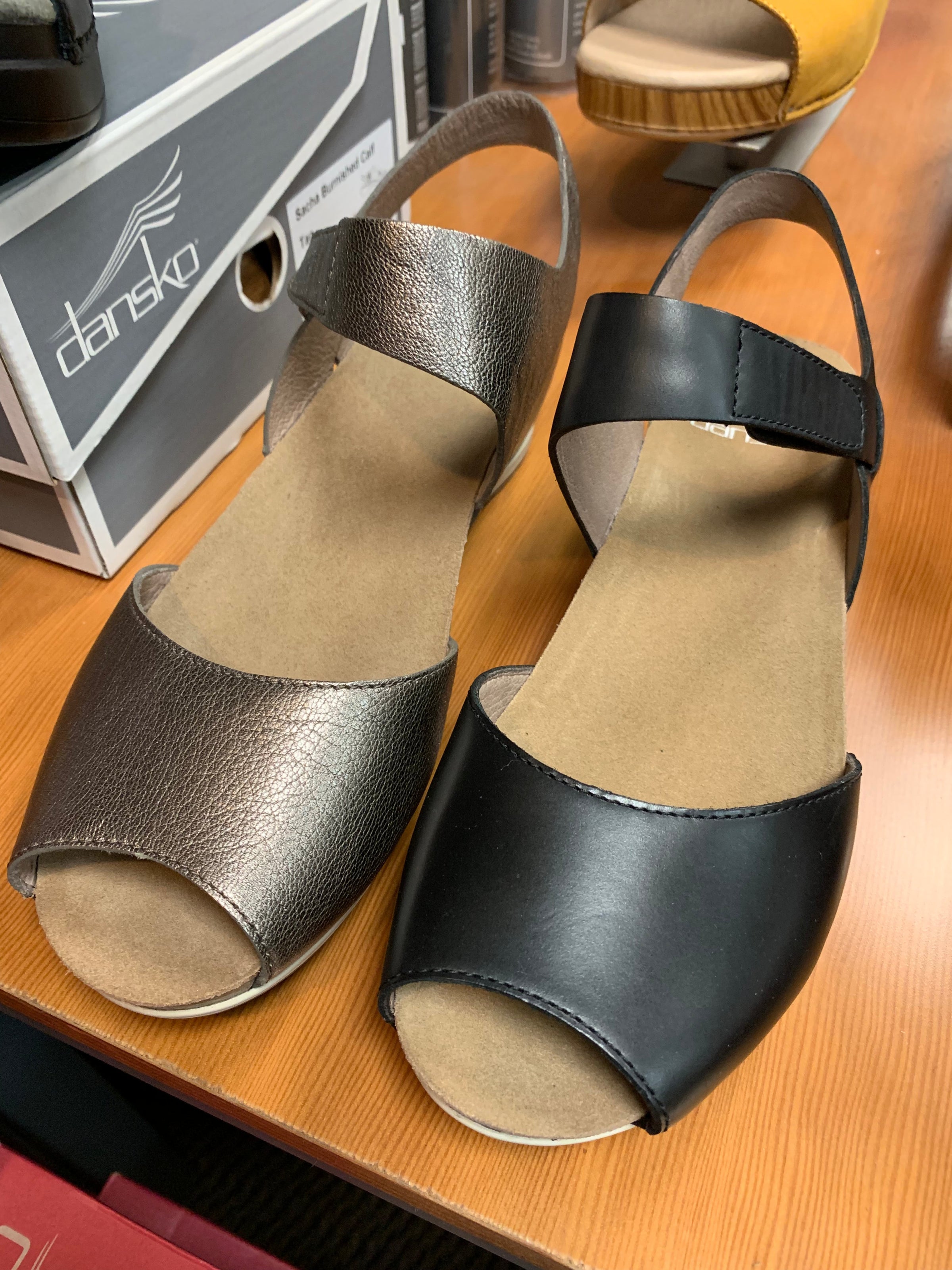 Dansko vera flat sales sandal
