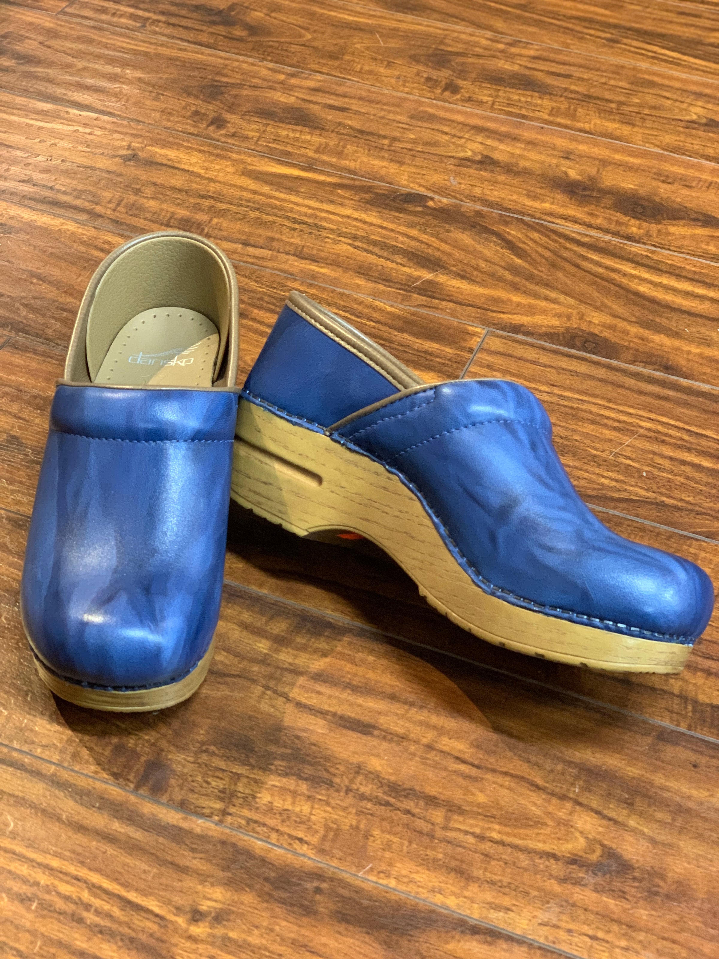 Dansko blue scrunch hotsell
